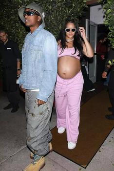 Pregnant #Rihanna and A$AP #Rocky were spotted enjoying a date night in Santa Monica on Friday, ahead of the arrival of…